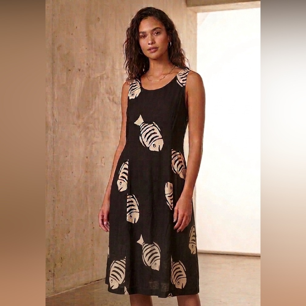 Elegant‎ Black and Cream Fish Print Maxi Dress runs big